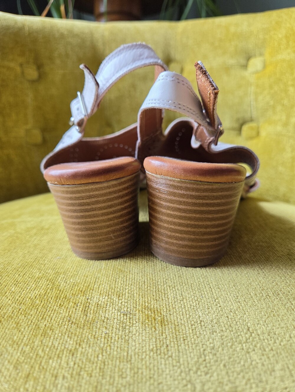 Spring Step Chains Slingbacks - Picture 4 of 10